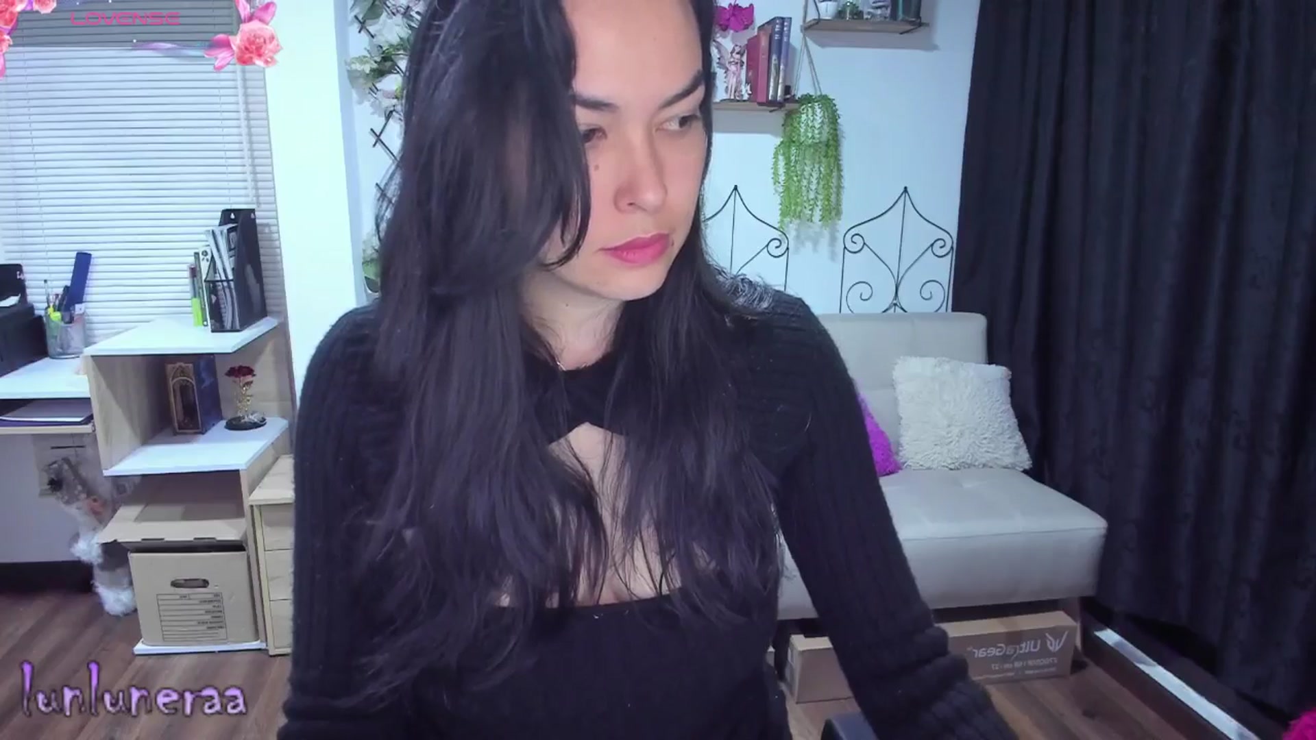 Gallery image thumbnail from LunaLuneraa's myfreecams stream on, 07/02/2025, 07:06 image 18 of 20