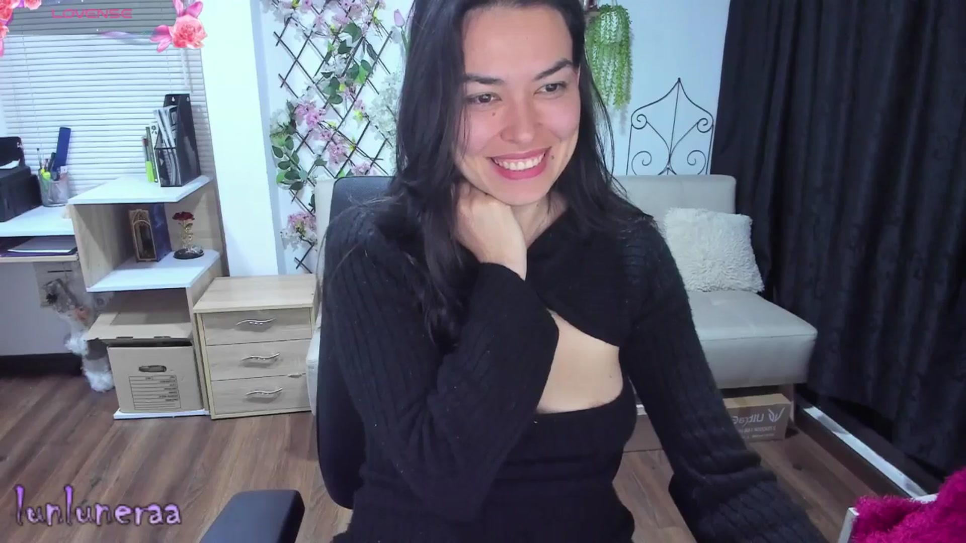 Gallery image thumbnail from LunaLuneraa's myfreecams stream on, 07/02/2025, 08:24 image 8 of 20