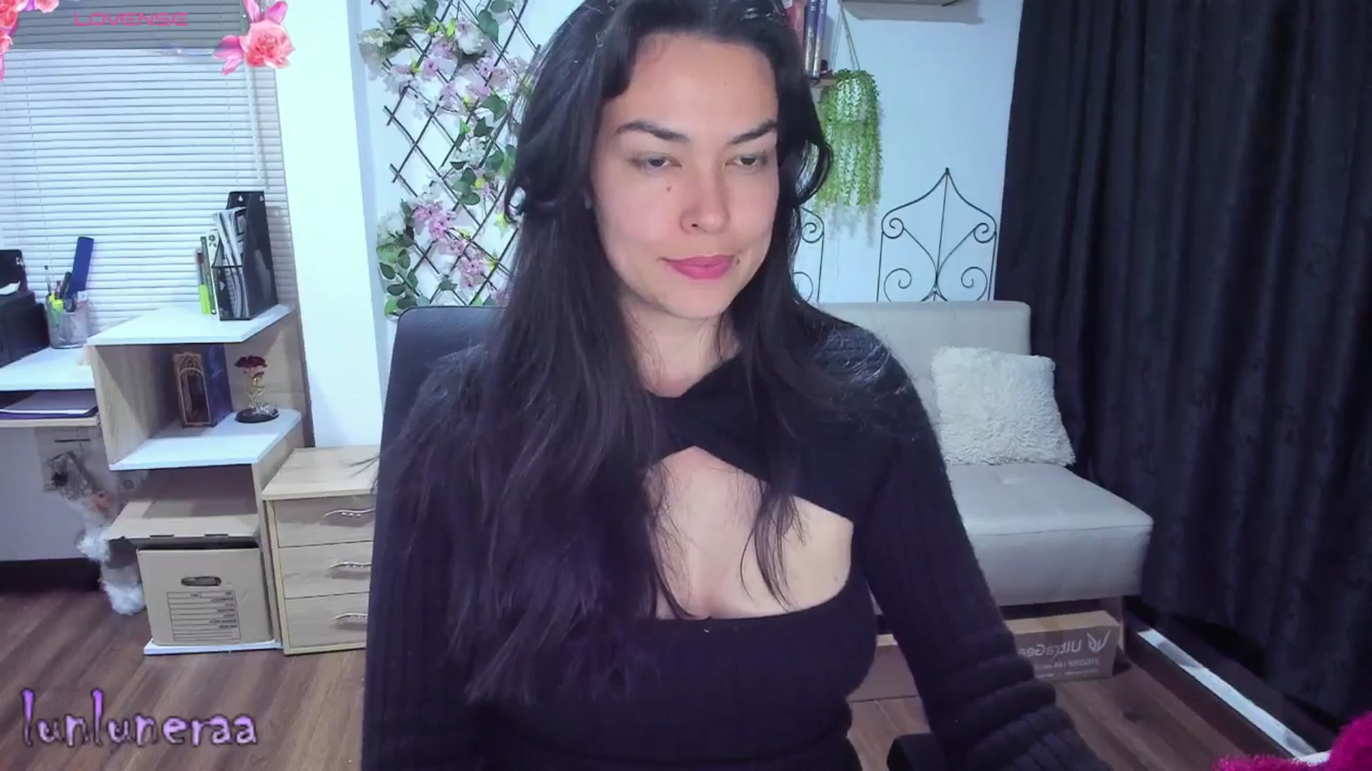 Gallery image thumbnail from LunaLuneraa's myfreecams stream on, 07/02/2025, 10:11 image 16 of 20