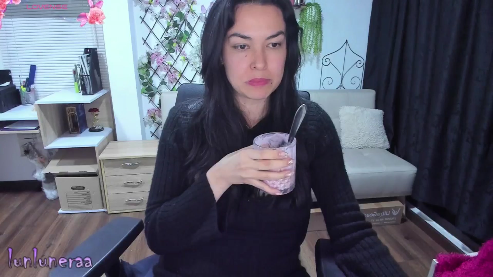 Gallery image thumbnail from LunaLuneraa's myfreecams stream on, 07/02/2025, 10:11 image 2 of 20