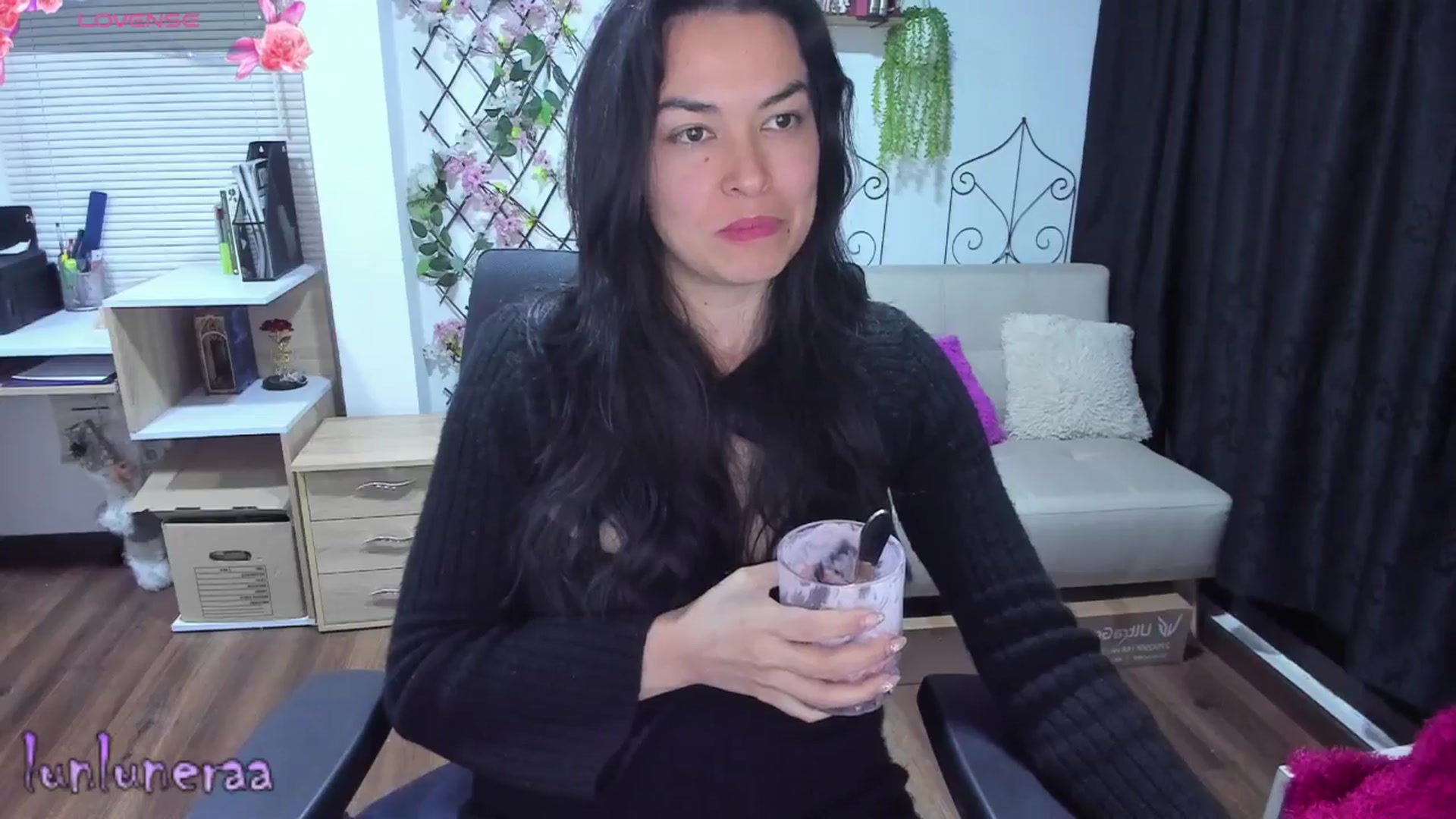 Gallery image thumbnail from LunaLuneraa's myfreecams stream on, 07/02/2025, 10:11 image 3 of 20