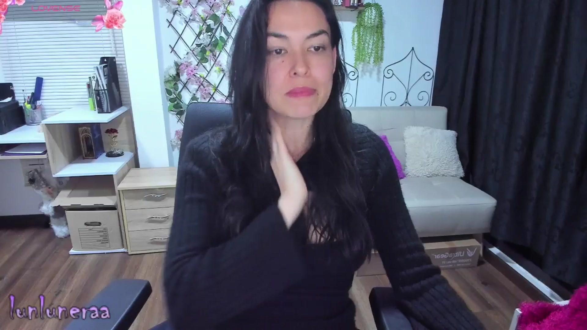Gallery image thumbnail from LunaLuneraa's myfreecams stream on, 07/02/2025, 10:11 image 4 of 20