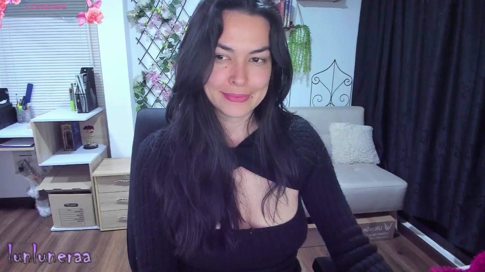 Gallery image thumbnail from LunaLuneraa's myfreecams stream on, 07/02/2025, 10:11 image 17 of 20