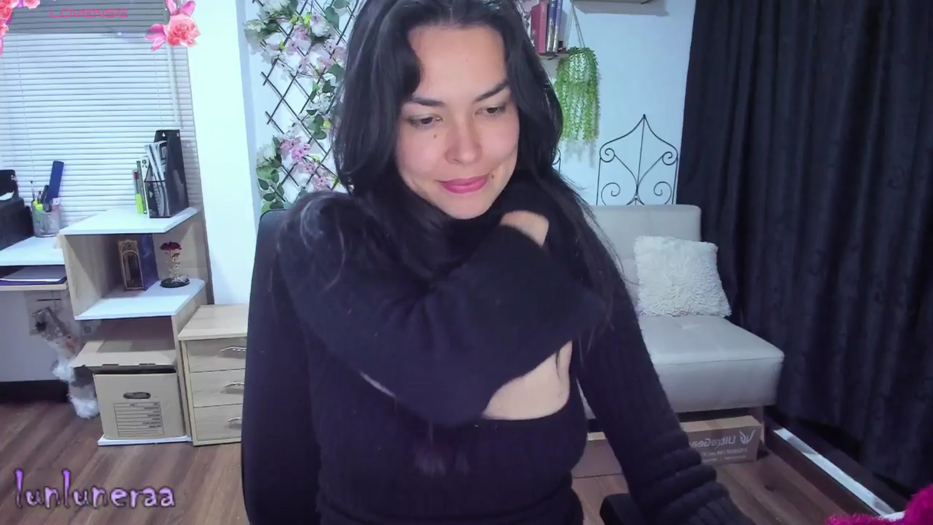 Gallery image thumbnail from LunaLuneraa's myfreecams stream on, 07/02/2025, 10:11 image 15 of 20