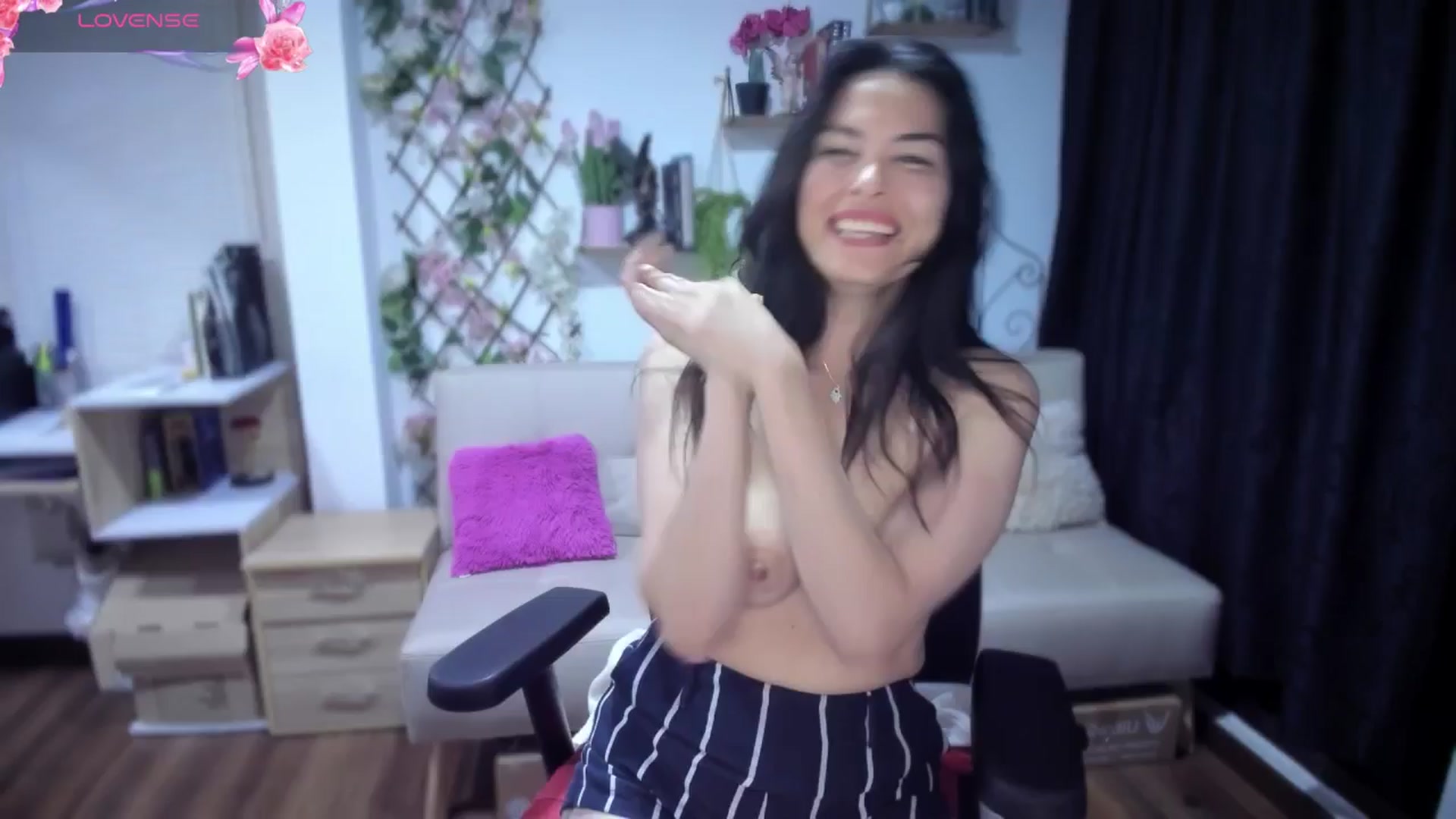 Gallery image thumbnail from LunaLuneraa's myfreecams stream on, 07/08/2025, 09:09 image 3 of 20