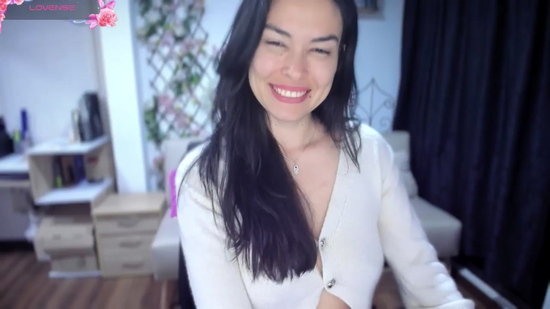 Gallery image thumbnail from LunaLuneraa's myfreecams stream on, 07/08/2025, 09:09 image 16 of 20
