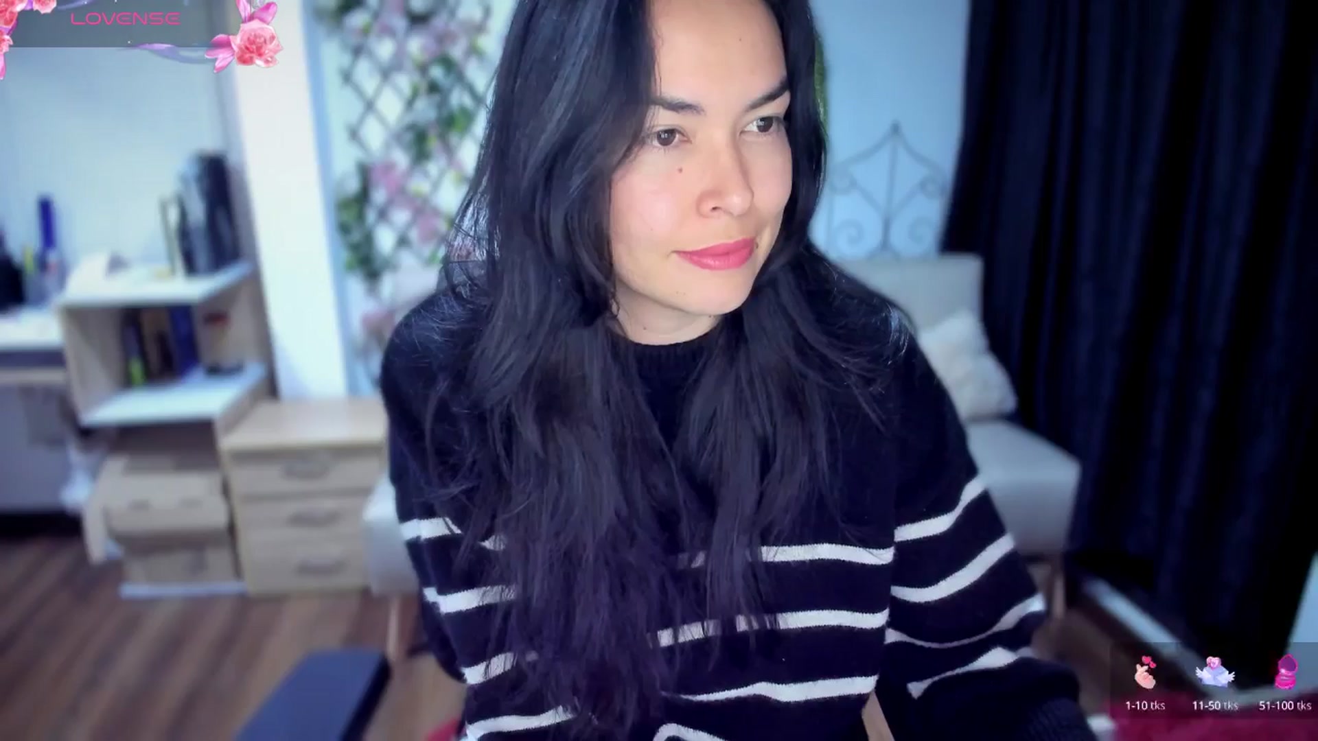 Gallery image thumbnail from LunaLuneraa's myfreecams stream on, 07/09/2025, 07:43 image 18 of 20