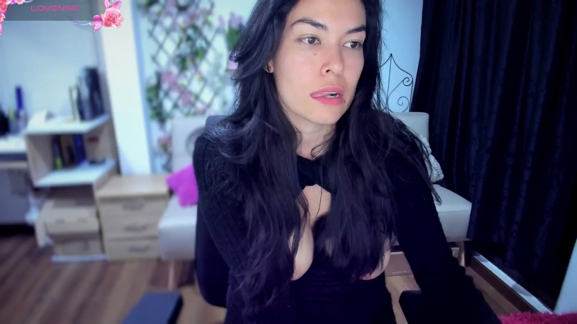 Gallery image thumbnail from LunaLuneraa's myfreecams stream on, 07/10/2025, 08:28 image 1 of 20