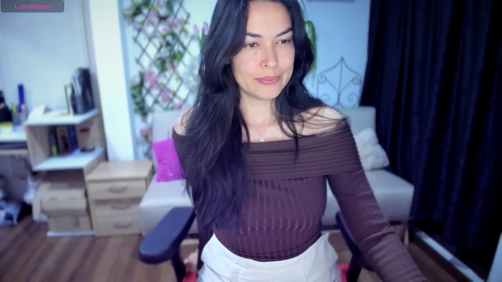 Gallery image thumbnail from LunaLuneraa's myfreecams stream on, 07/11/2025, 07:55 image 16 of 20