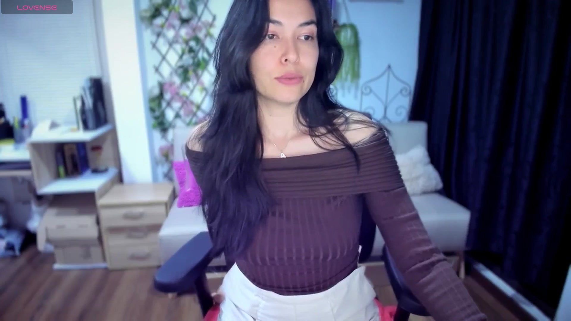Gallery image thumbnail from LunaLuneraa's myfreecams stream on, 07/11/2025, 07:55 image 15 of 20