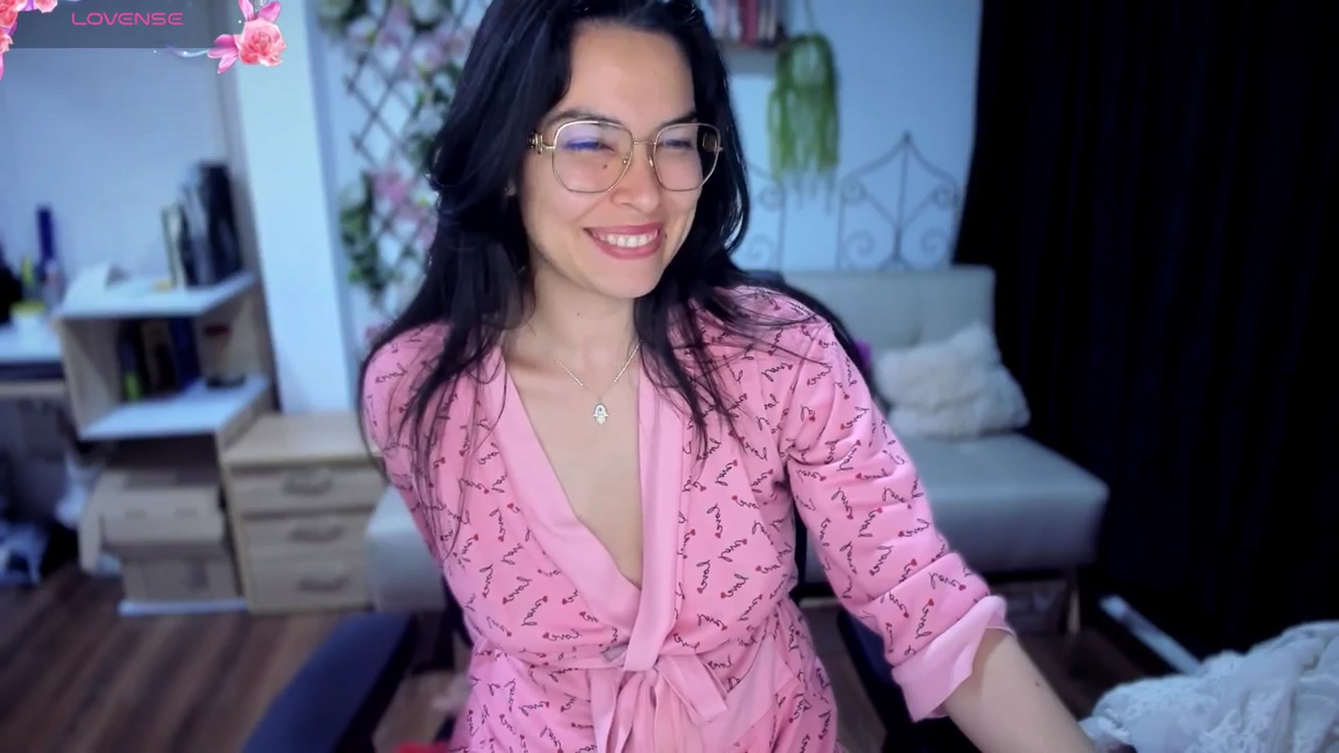 Gallery image thumbnail from LunaLuneraa's myfreecams stream on, 07/12/2025, 10:01 image 10 of 20