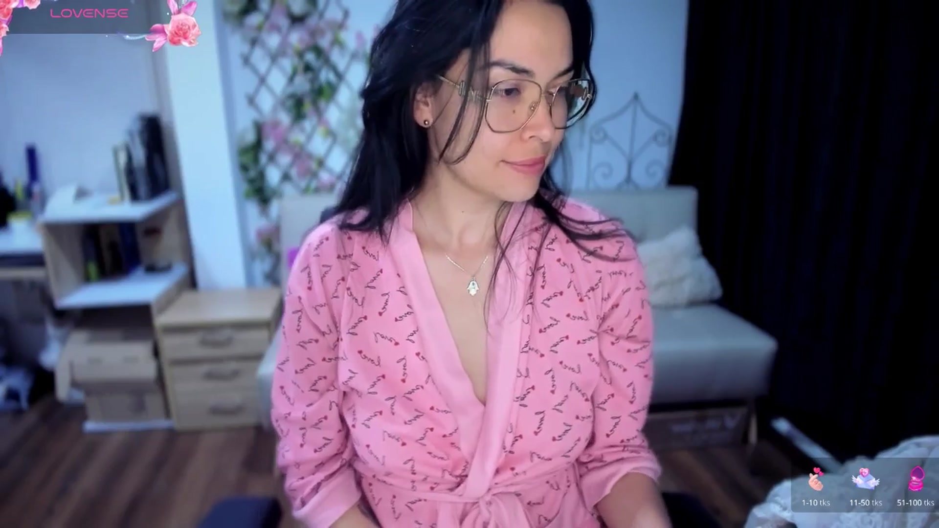 Gallery image thumbnail from LunaLuneraa's myfreecams stream on, 07/12/2025, 10:01 image 13 of 20