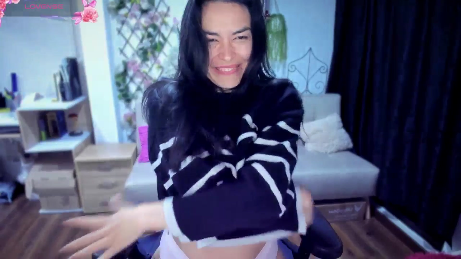 Gallery image thumbnail from LunaLuneraa's myfreecams stream on, 07/13/2025, 08:45 image 12 of 20
