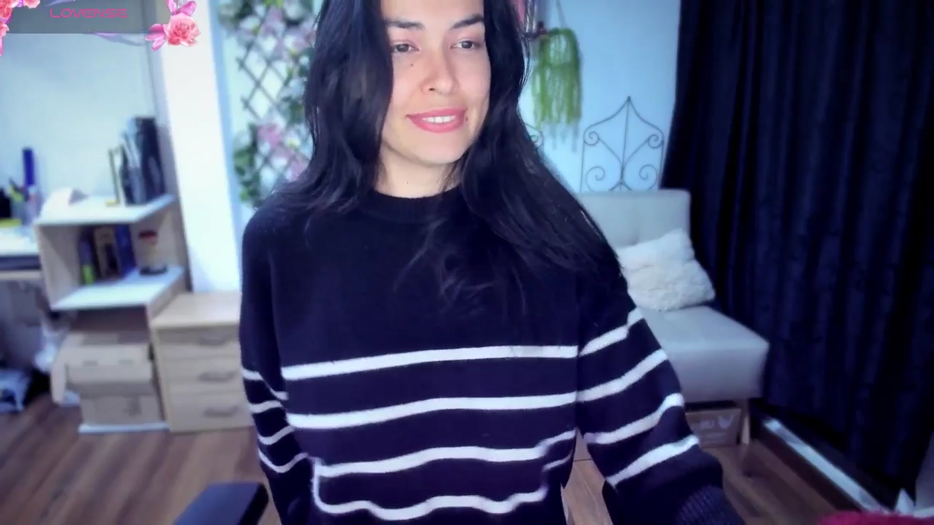 Gallery image thumbnail from LunaLuneraa's myfreecams stream on, 07/13/2025, 08:45 image 4 of 20