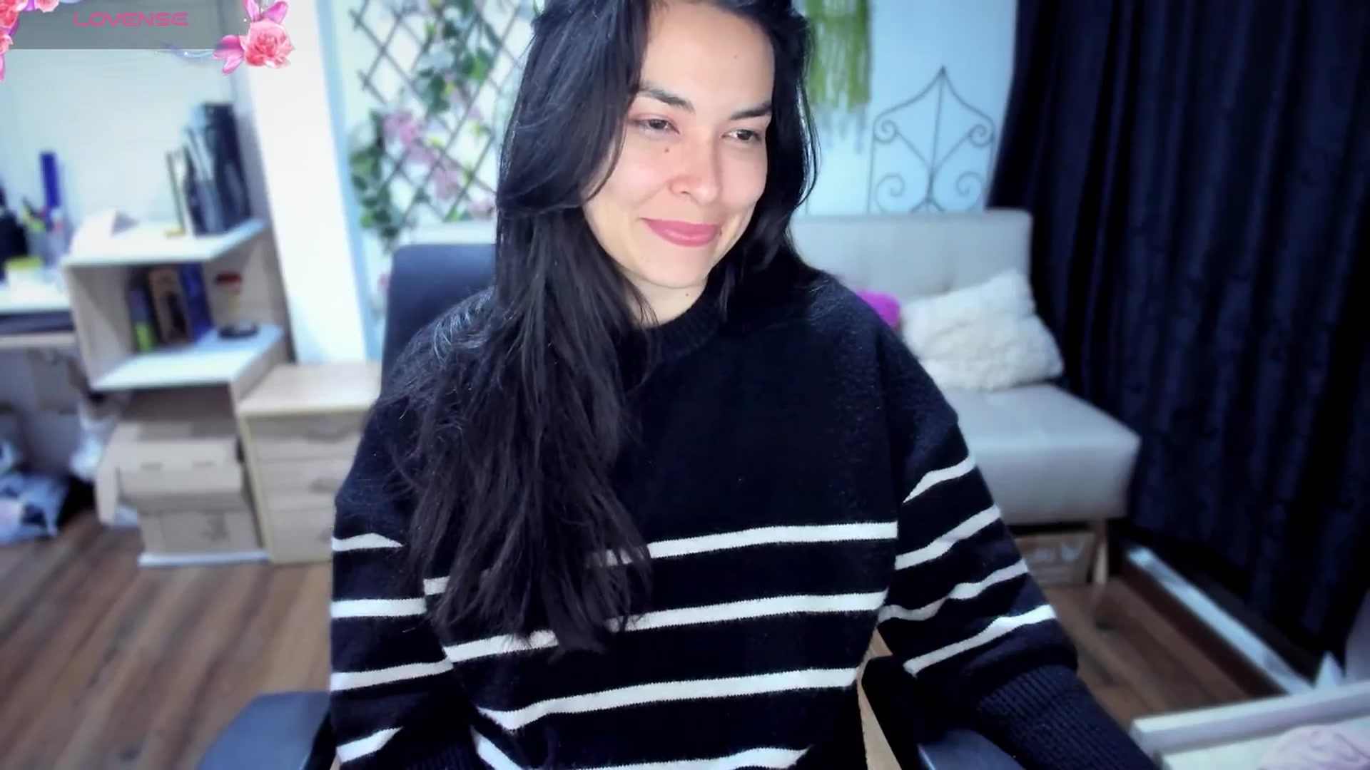 Gallery image thumbnail from LunaLuneraa's myfreecams stream on, 07/13/2025, 10:00 image 19 of 20