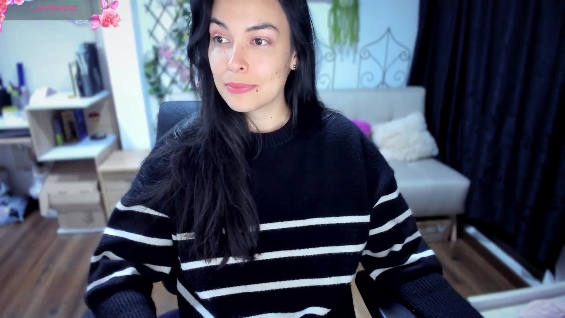 Gallery image thumbnail from LunaLuneraa's myfreecams stream on, 07/13/2025, 10:00 image 18 of 20