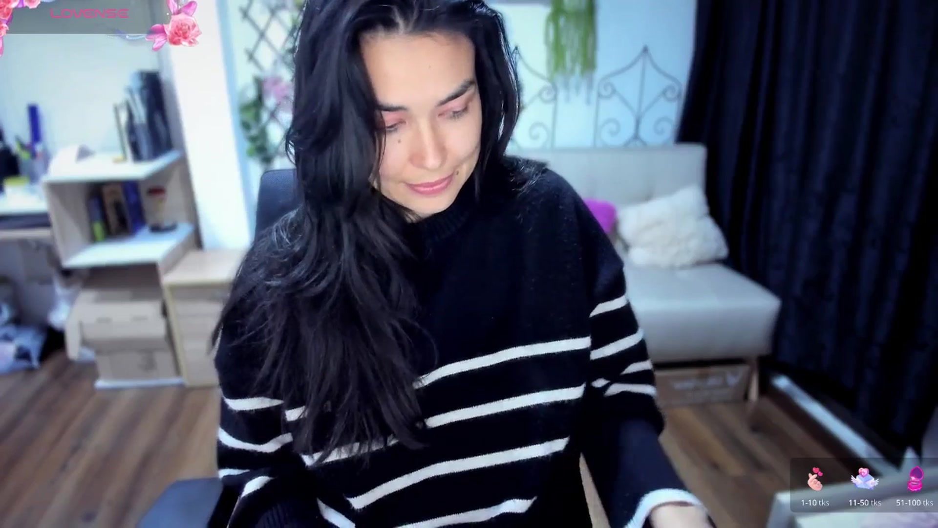 Gallery image thumbnail from LunaLuneraa's myfreecams stream on, 07/13/2025, 10:00 image 17 of 20