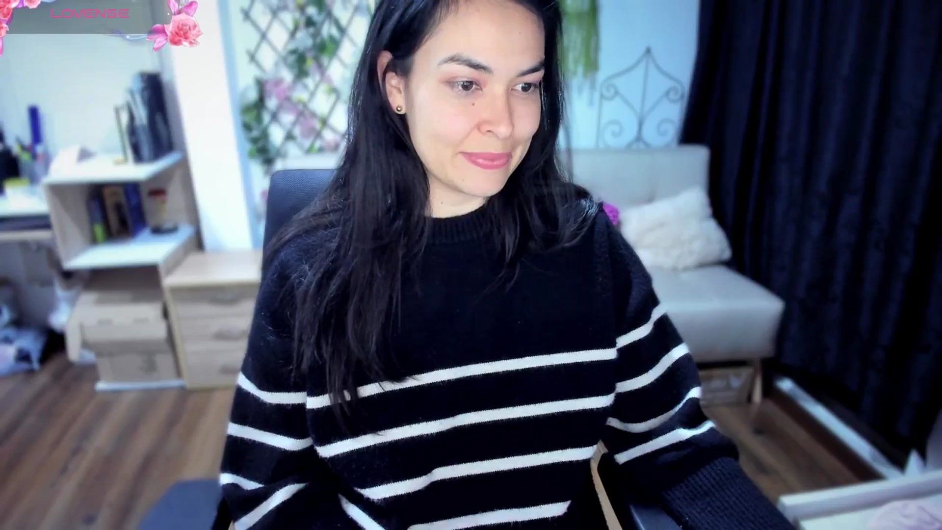 Gallery image thumbnail from LunaLuneraa's myfreecams stream on, 07/13/2025, 10:00 image 10 of 20