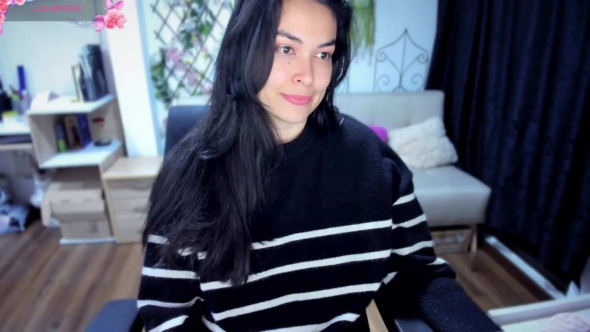 Gallery image thumbnail from LunaLuneraa's myfreecams stream on, 07/13/2025, 10:00 image 15 of 20