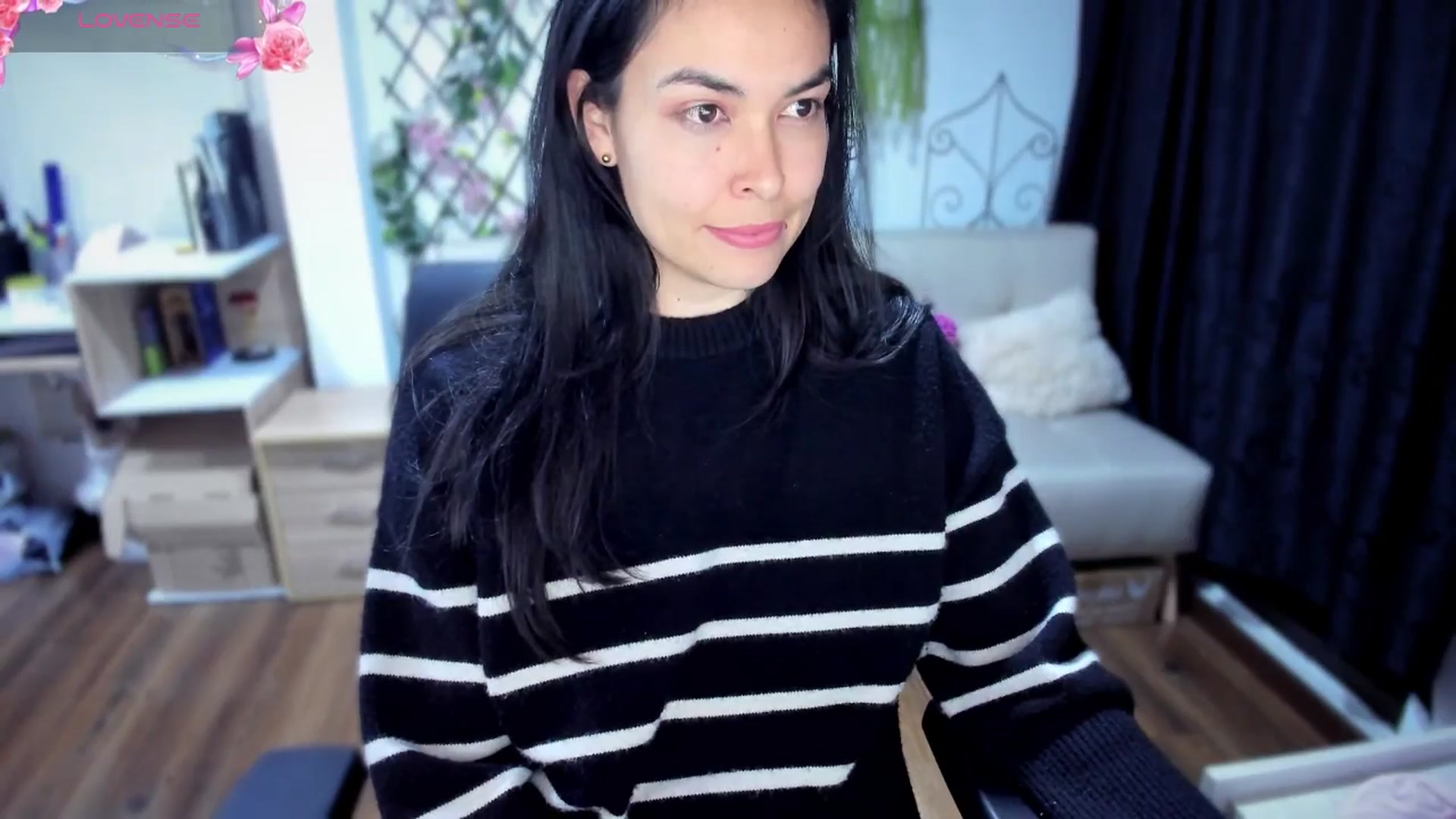 Gallery image thumbnail from LunaLuneraa's myfreecams stream on, 07/13/2025, 10:00 image 7 of 20