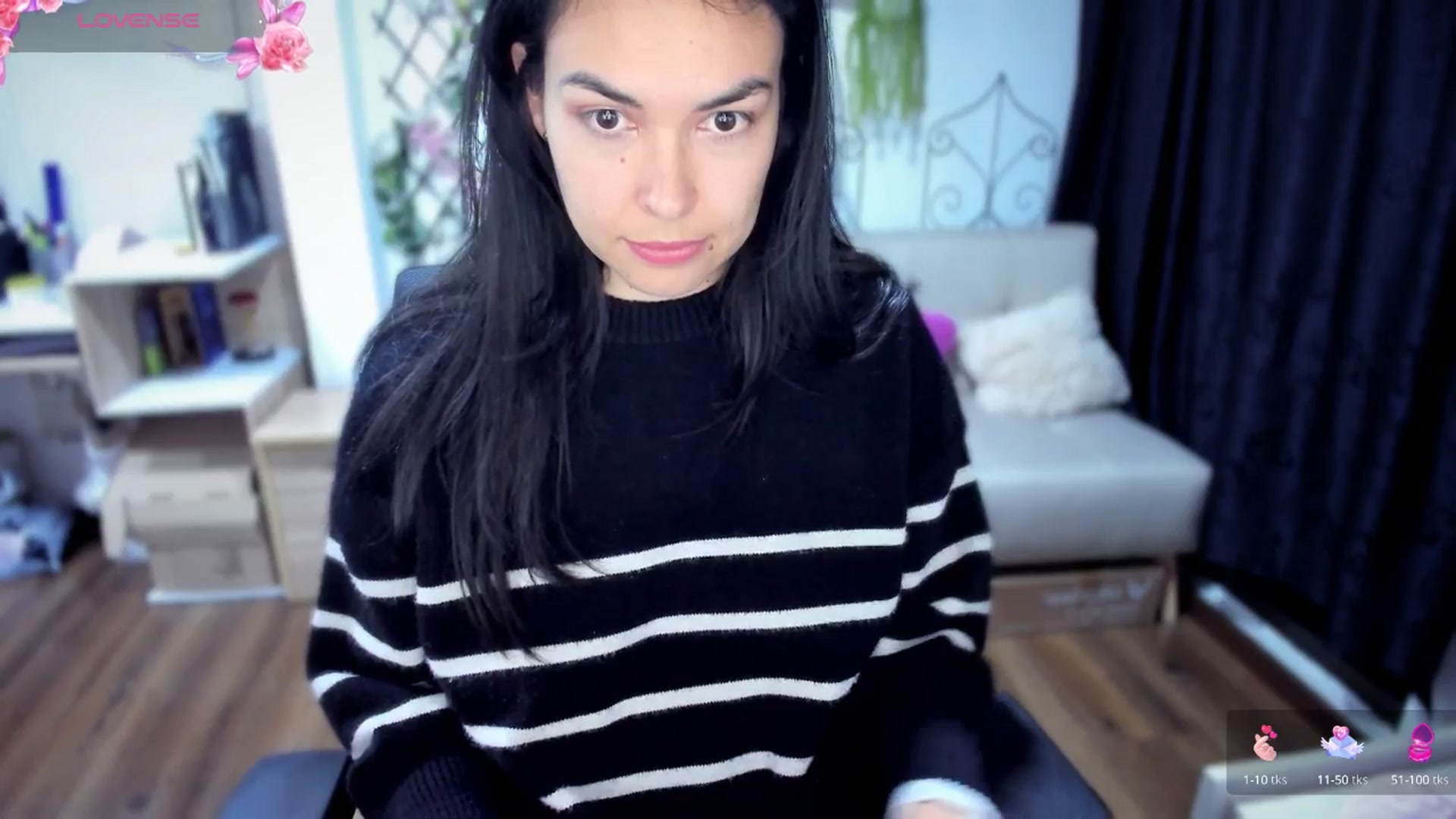 Gallery image thumbnail from LunaLuneraa's myfreecams stream on, 07/13/2025, 10:00 image 6 of 20