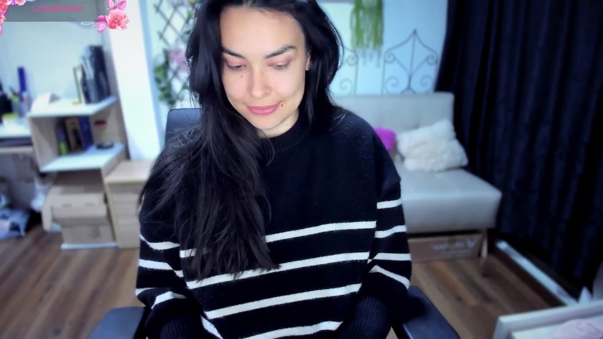 Gallery image thumbnail from LunaLuneraa's myfreecams stream on, 07/13/2025, 10:00 image 16 of 20