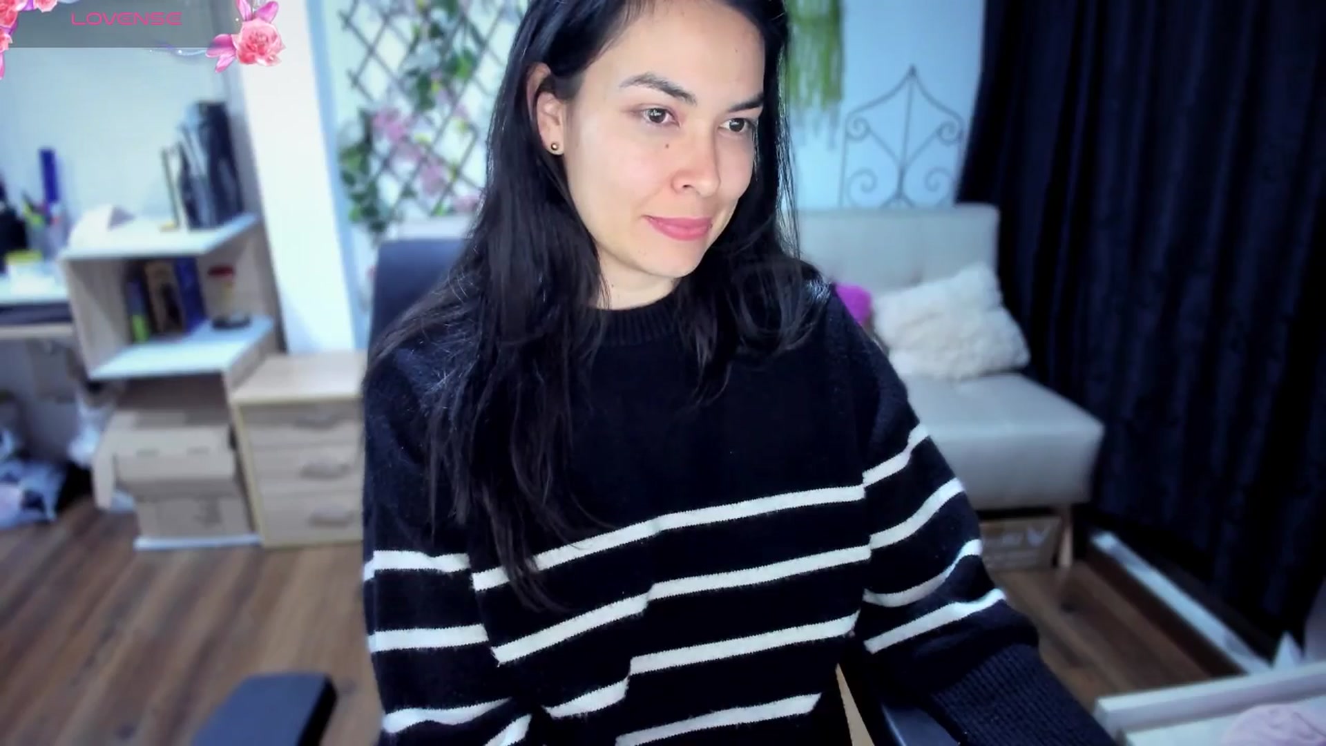 Gallery image thumbnail from LunaLuneraa's myfreecams stream on, 07/13/2025, 10:00 image 12 of 20