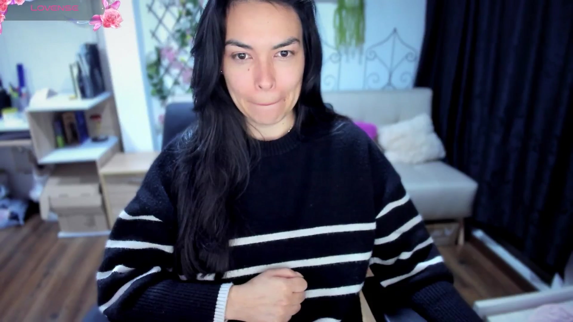Gallery image thumbnail from LunaLuneraa's myfreecams stream on, 07/13/2025, 10:00 image 20 of 20