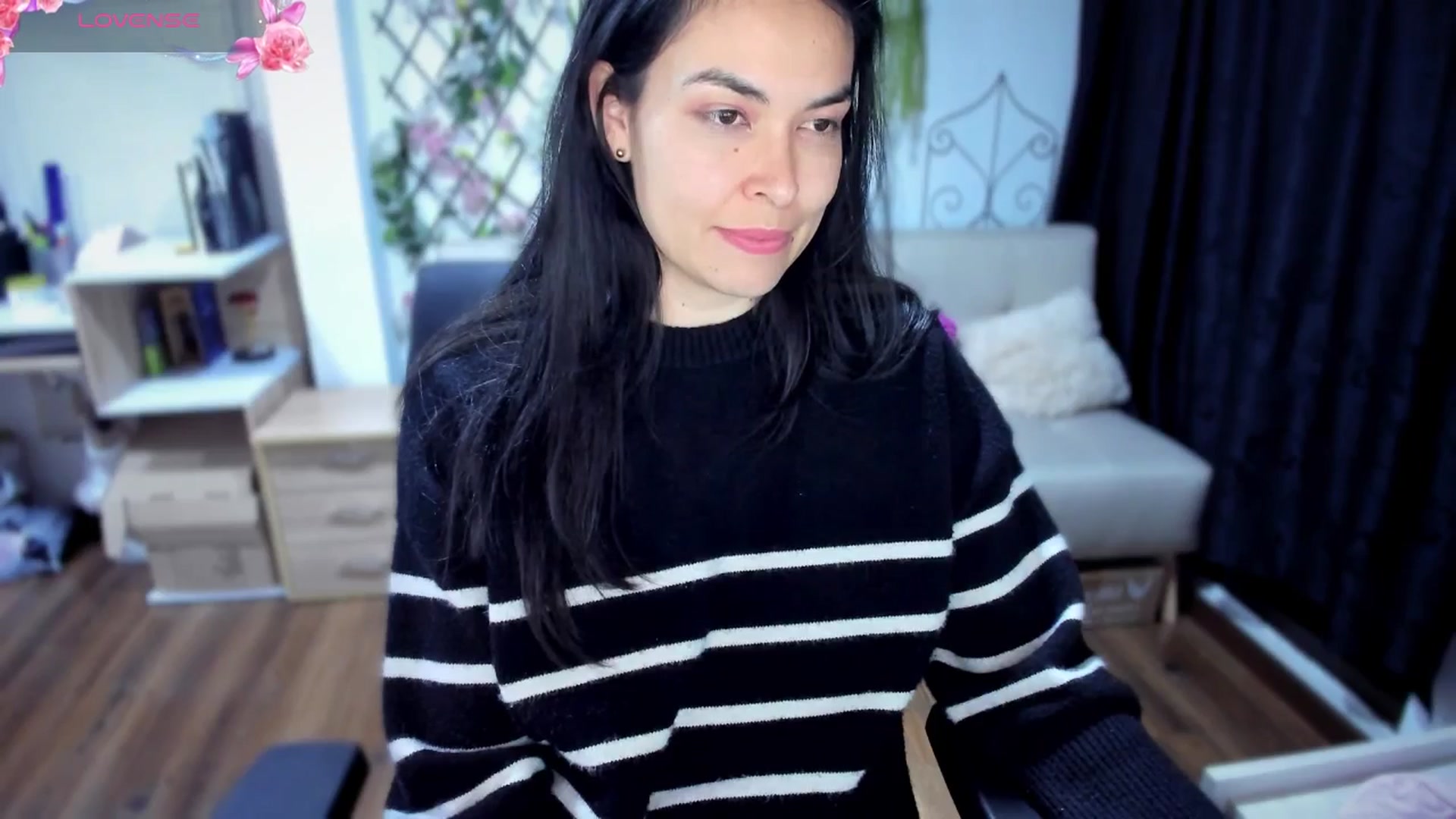 Gallery image thumbnail from LunaLuneraa's myfreecams stream on, 07/13/2025, 10:00 image 8 of 20