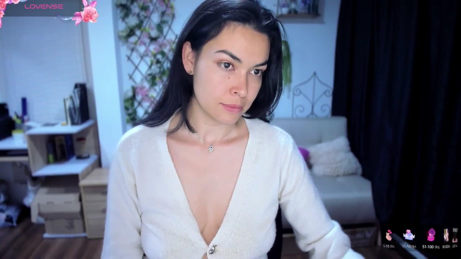 Gallery image thumbnail from LunaLuneraa's myfreecams stream on, 07/14/2025, 09:52 image 9 of 20