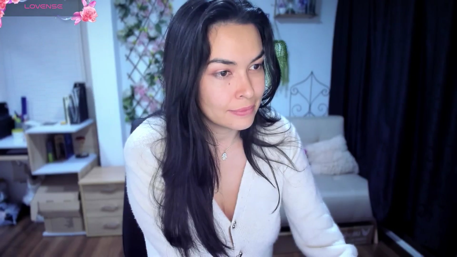 Gallery image thumbnail from LunaLuneraa's myfreecams stream on, 07/14/2025, 09:52 image 12 of 20