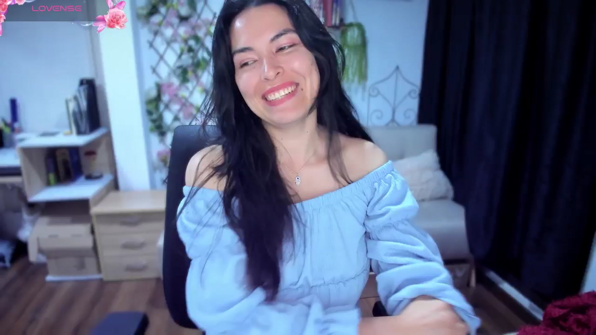 Gallery image thumbnail from LunaLuneraa's myfreecams stream on, 07/15/2025, 07:22 image 1 of 20
