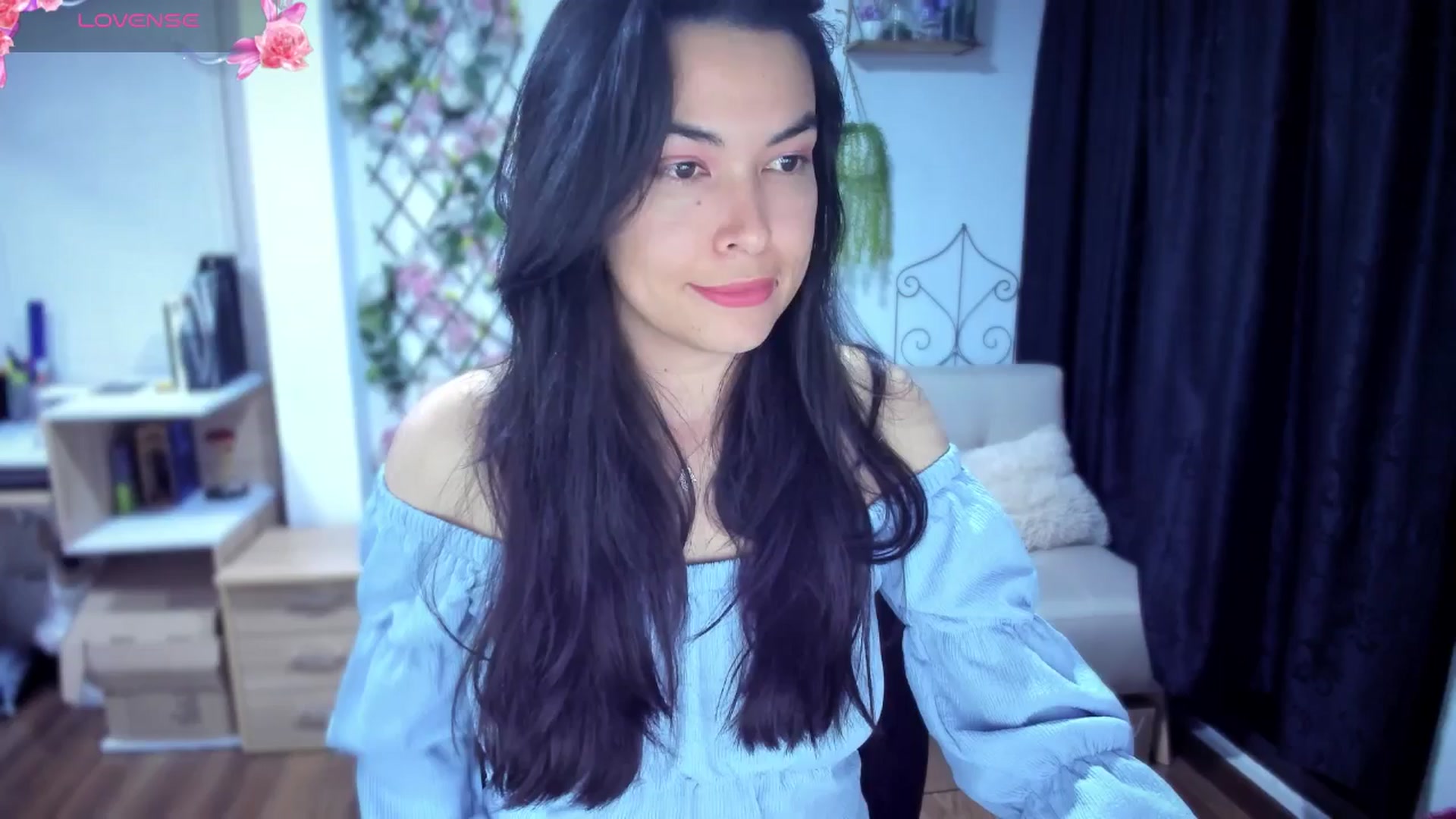 Gallery image thumbnail from LunaLuneraa's myfreecams stream on, 07/15/2025, 08:47 image 15 of 20