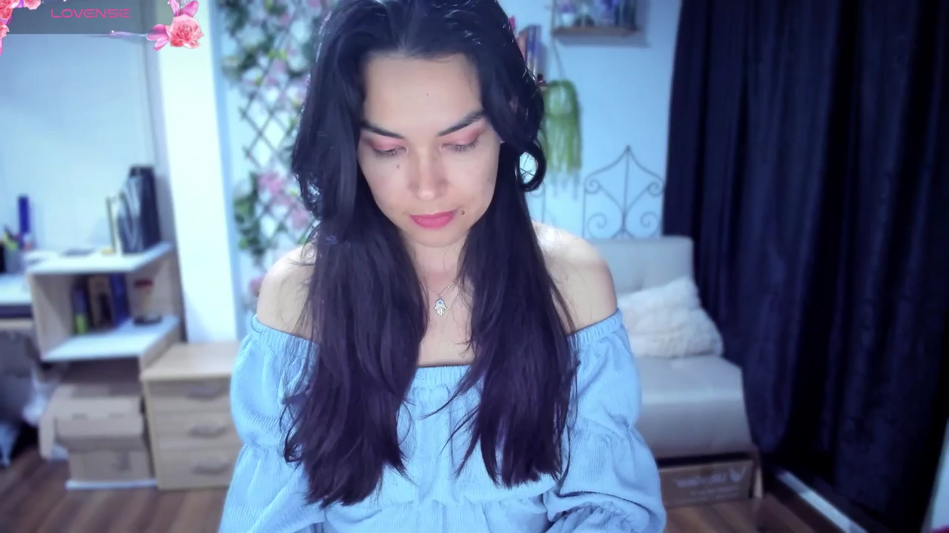 Gallery image thumbnail from LunaLuneraa's myfreecams stream on, 07/15/2025, 08:47 image 7 of 20