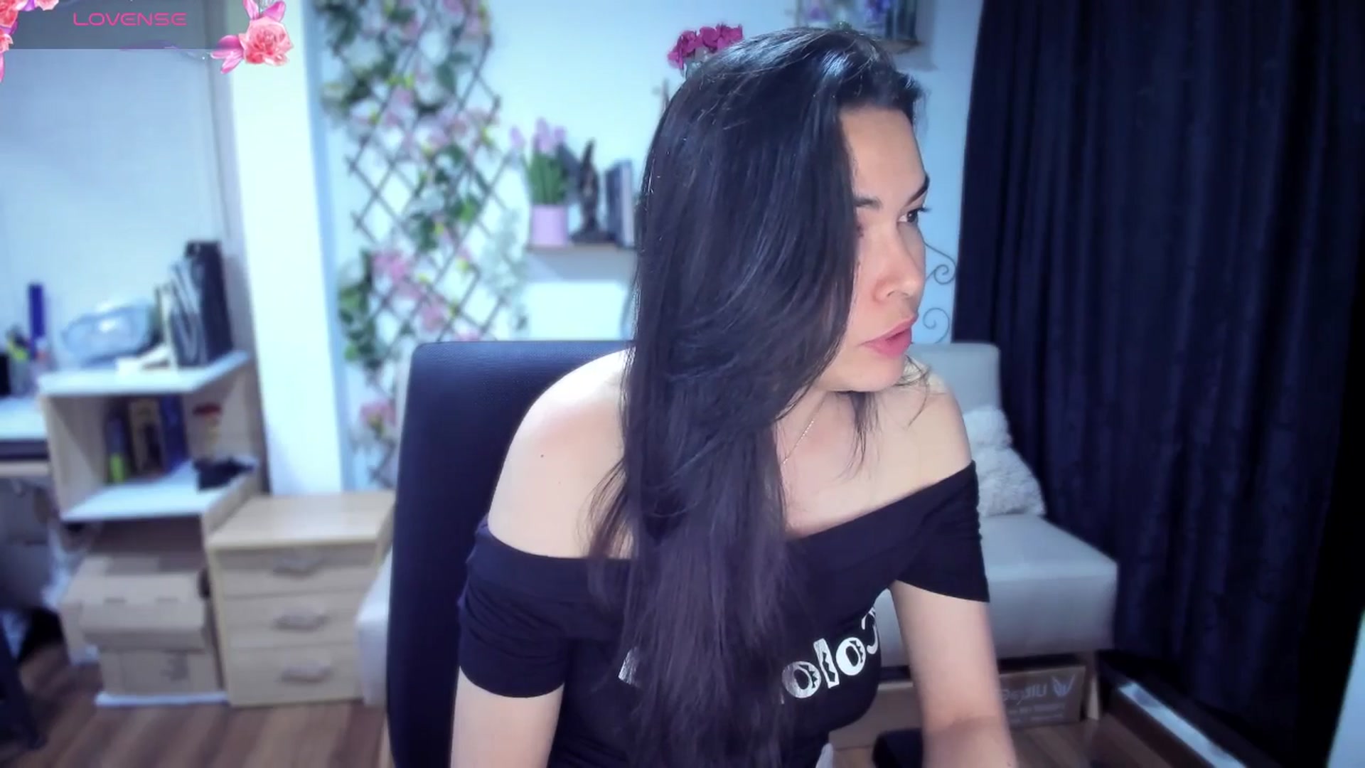 Gallery image thumbnail from LunaLuneraa's myfreecams stream on, 07/20/2025, 07:56 image 20 of 20