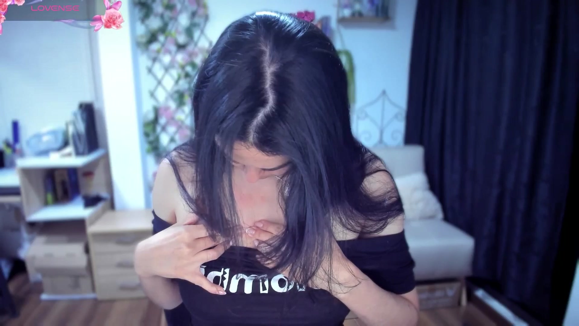 Gallery image thumbnail from LunaLuneraa's myfreecams stream on, 07/20/2025, 07:56 image 3 of 20