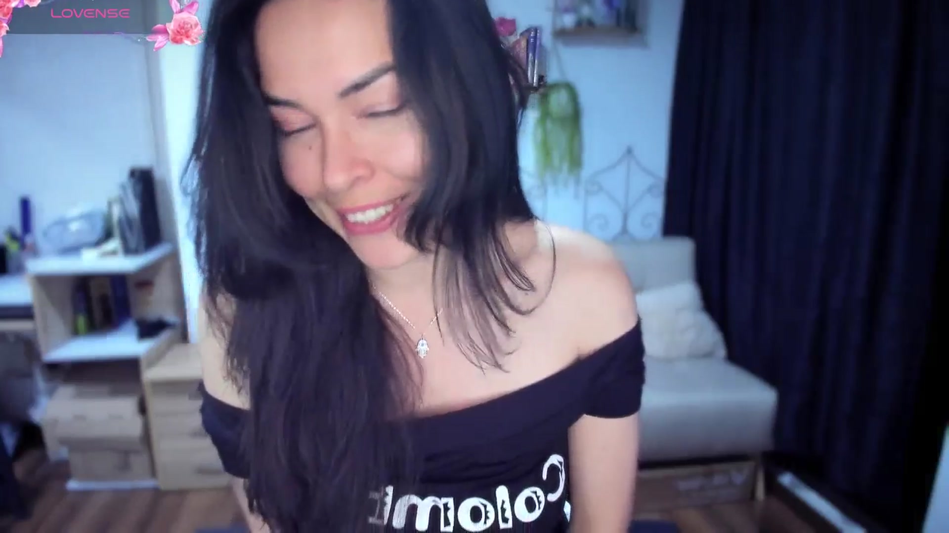 Gallery image thumbnail from LunaLuneraa's myfreecams stream on, 07/20/2025, 07:56 image 16 of 20