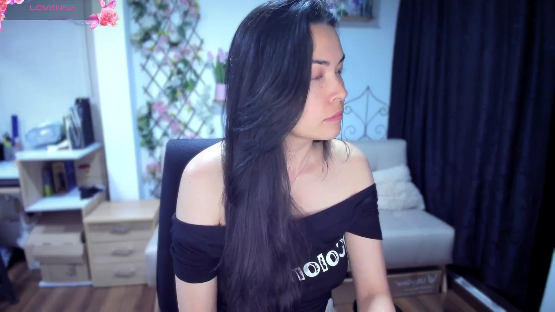 Gallery image thumbnail from LunaLuneraa's myfreecams stream on, 07/20/2025, 07:56 image 19 of 20
