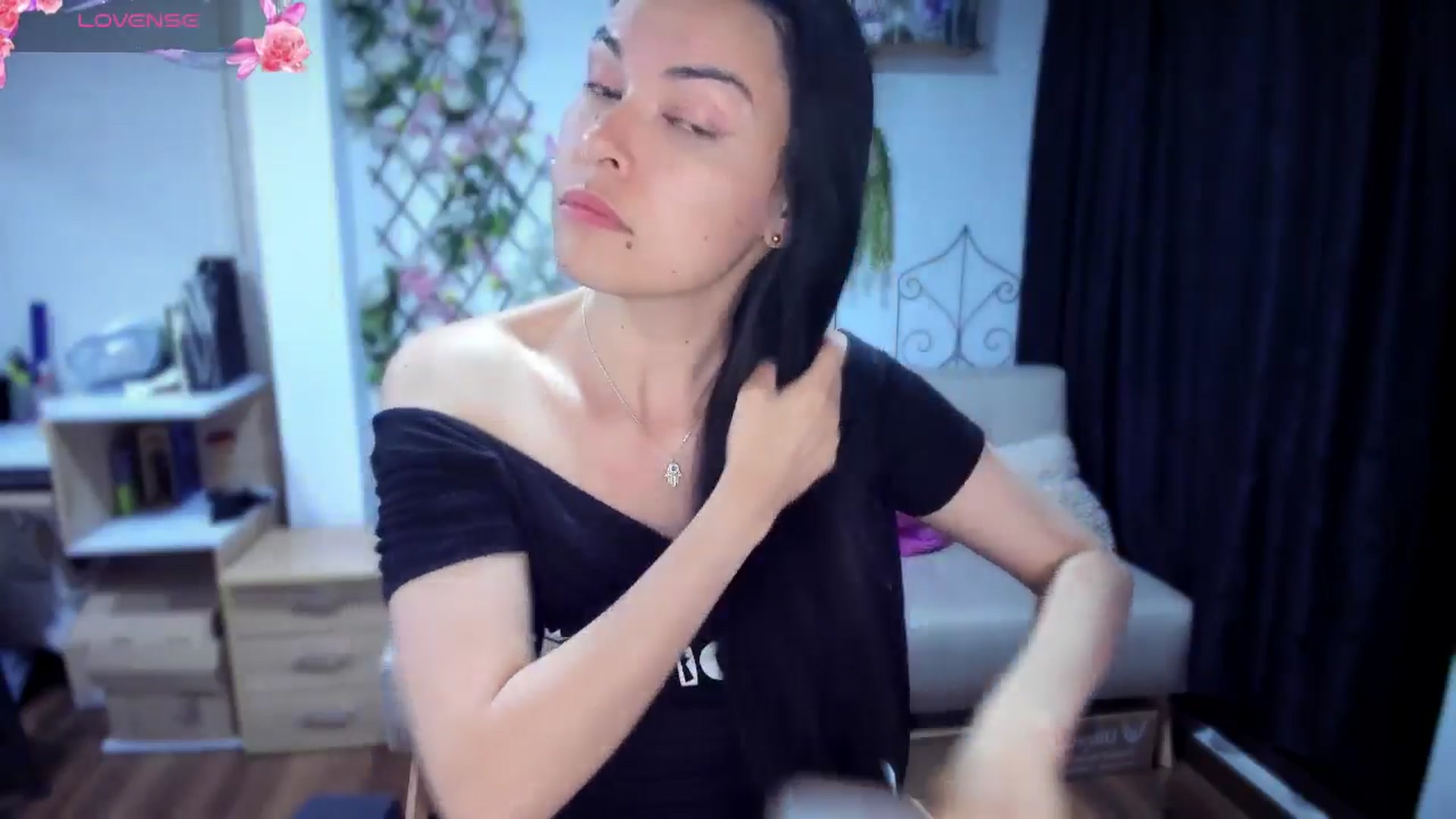 Gallery image thumbnail from LunaLuneraa's myfreecams stream on, 07/20/2025, 07:56 image 15 of 20