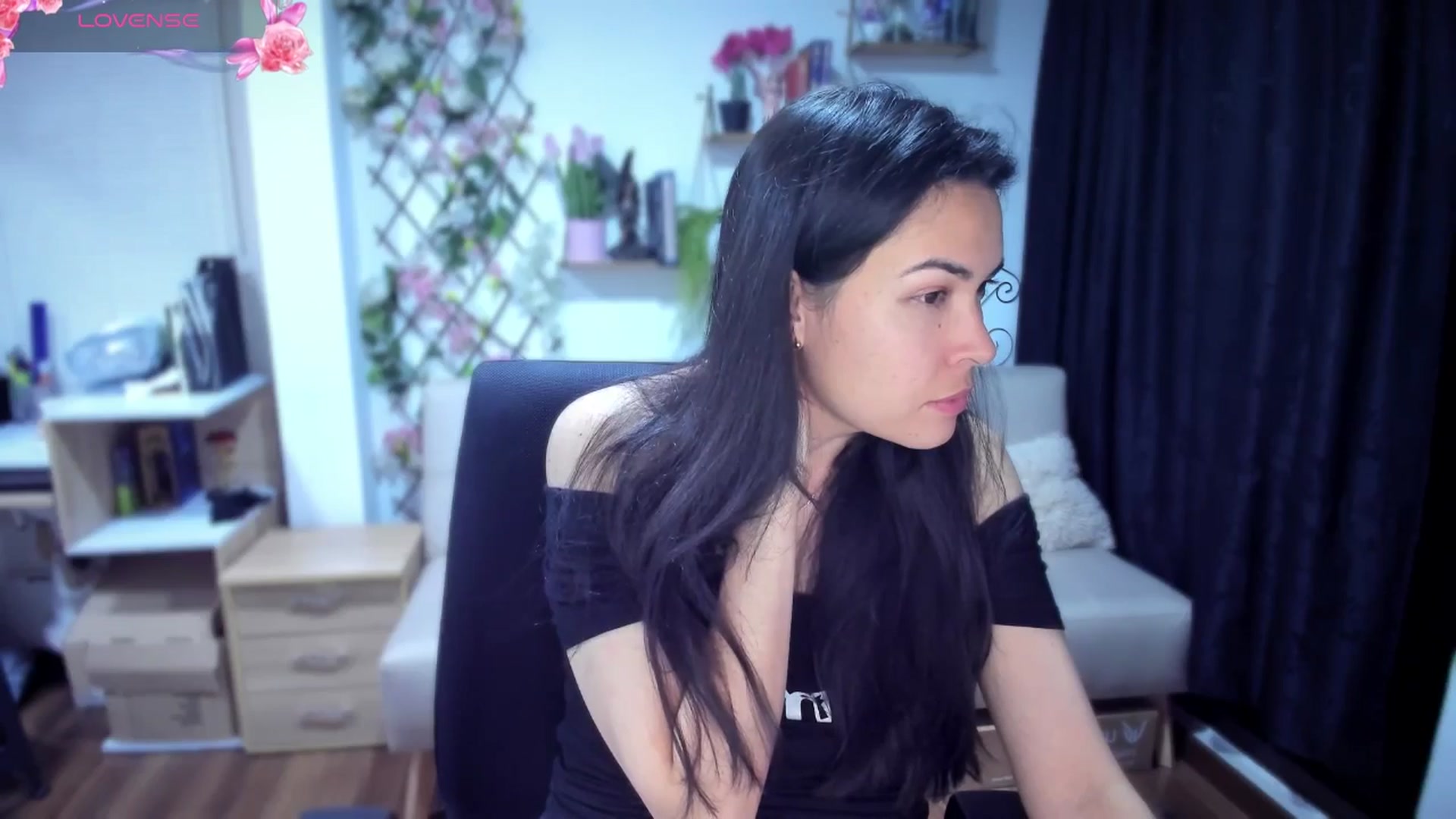 Gallery image thumbnail from LunaLuneraa's myfreecams stream on, 07/20/2025, 07:56 image 14 of 20