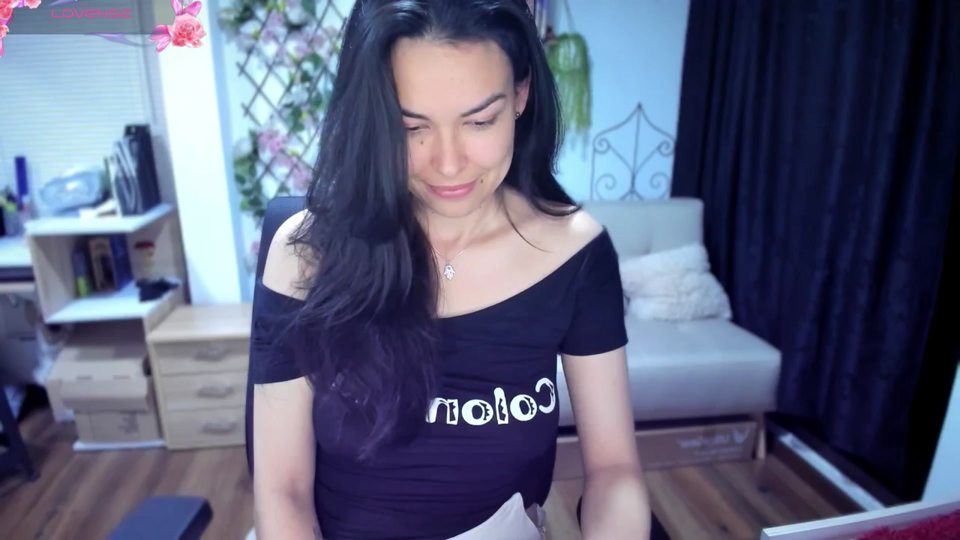 Gallery image thumbnail from LunaLuneraa's myfreecams stream on, 07/20/2025, 09:50 image 17 of 20