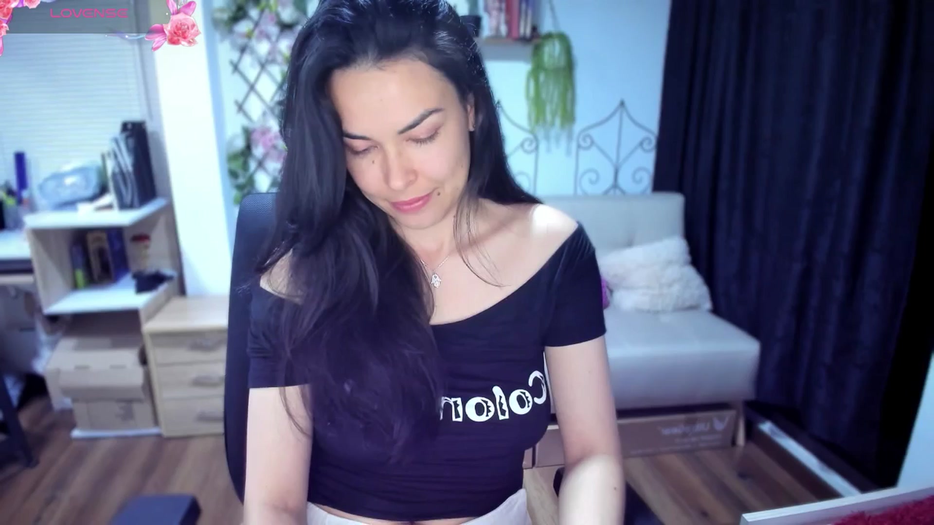 Gallery image thumbnail from LunaLuneraa's myfreecams stream on, 07/20/2025, 09:50 image 18 of 20