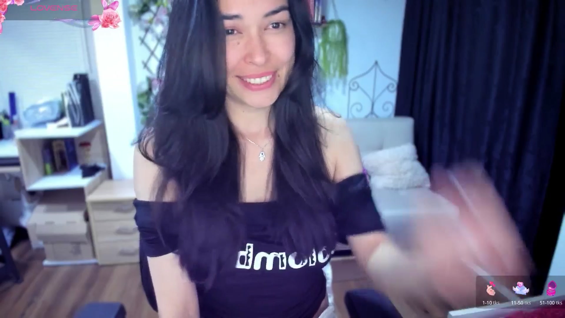 Gallery image thumbnail from LunaLuneraa's myfreecams stream on, 07/20/2025, 10:35 image 12 of 20
