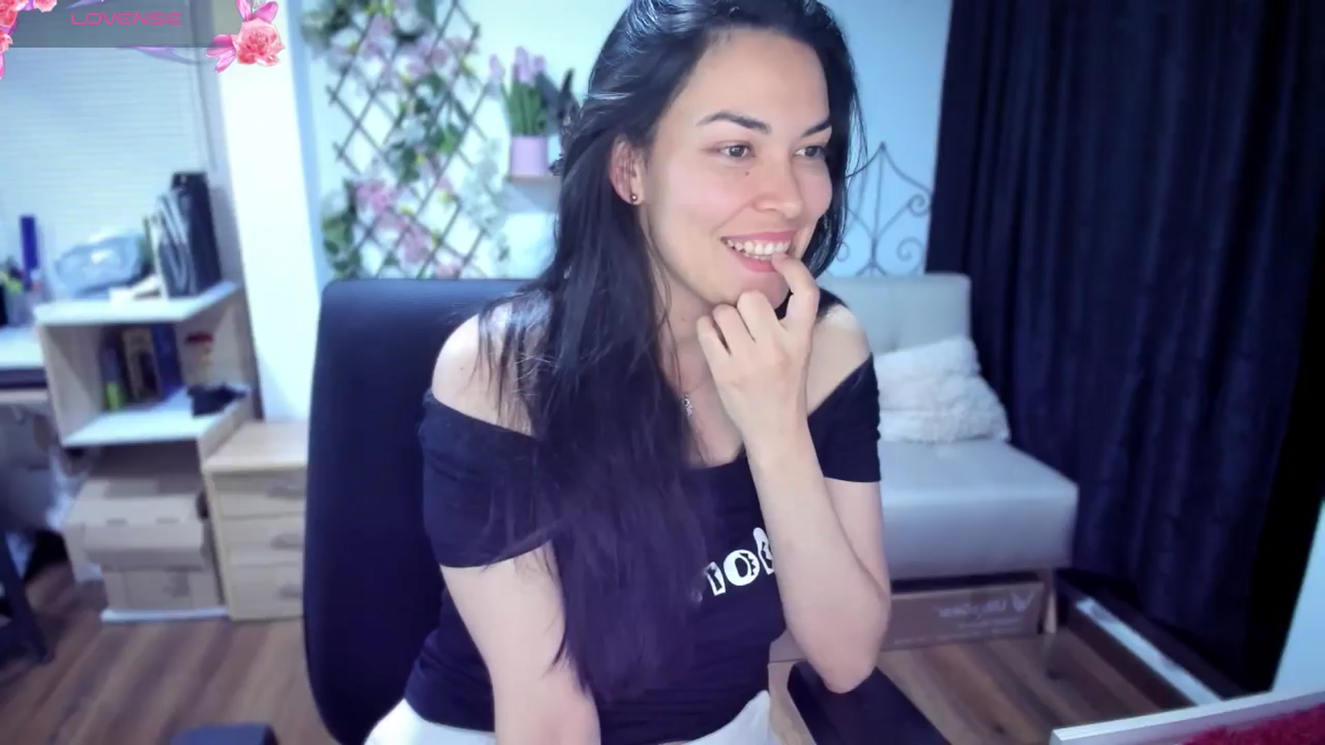 Gallery image thumbnail from LunaLuneraa's myfreecams stream on, 07/20/2025, 10:35 image 1 of 20