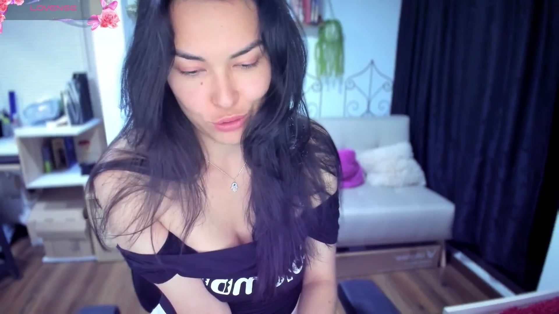 Gallery image thumbnail from LunaLuneraa's myfreecams stream on, 07/20/2025, 10:35 image 9 of 20