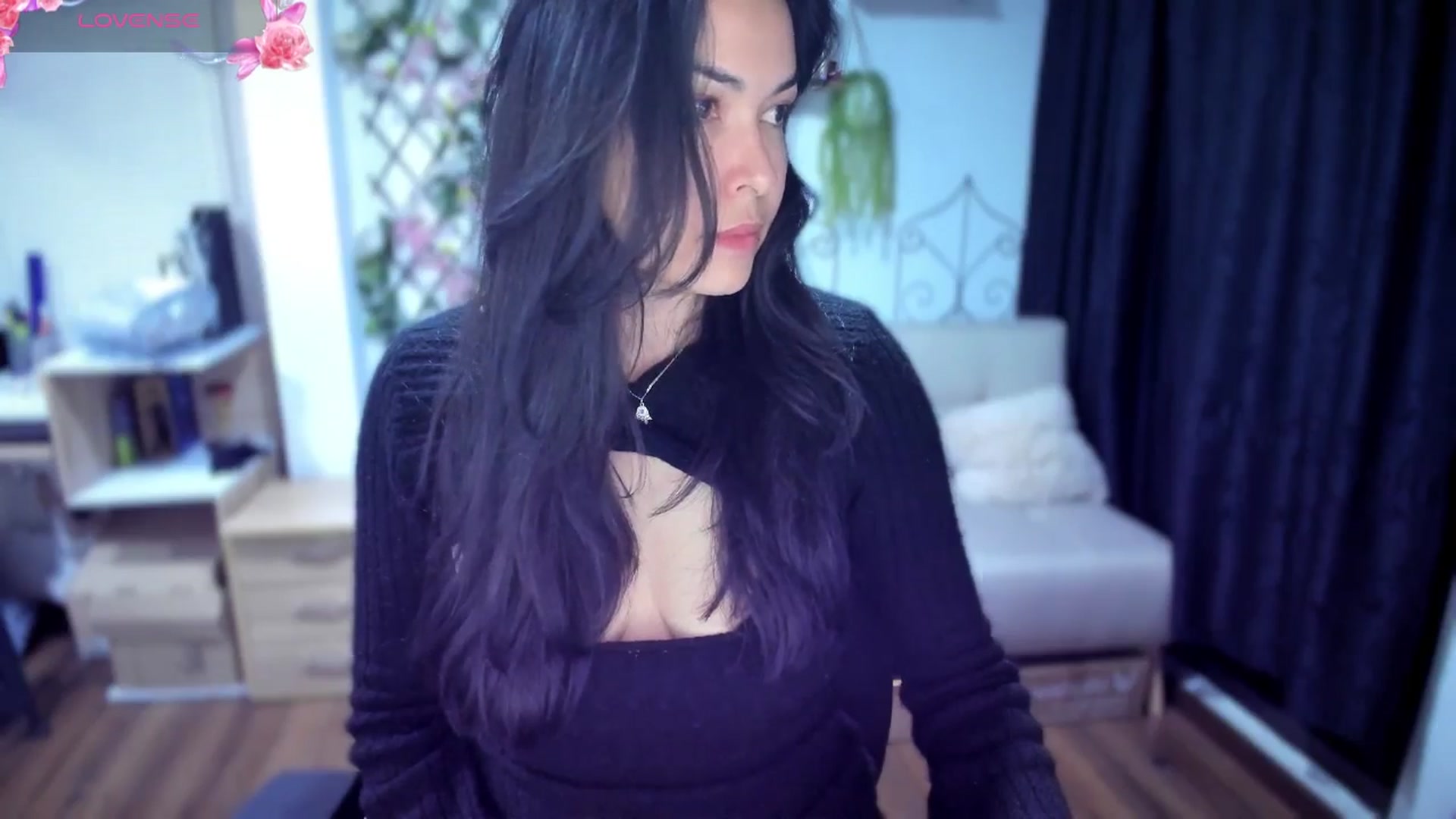 Gallery image thumbnail from LunaLuneraa's myfreecams stream on, 07/21/2025, 07:44 image 12 of 20