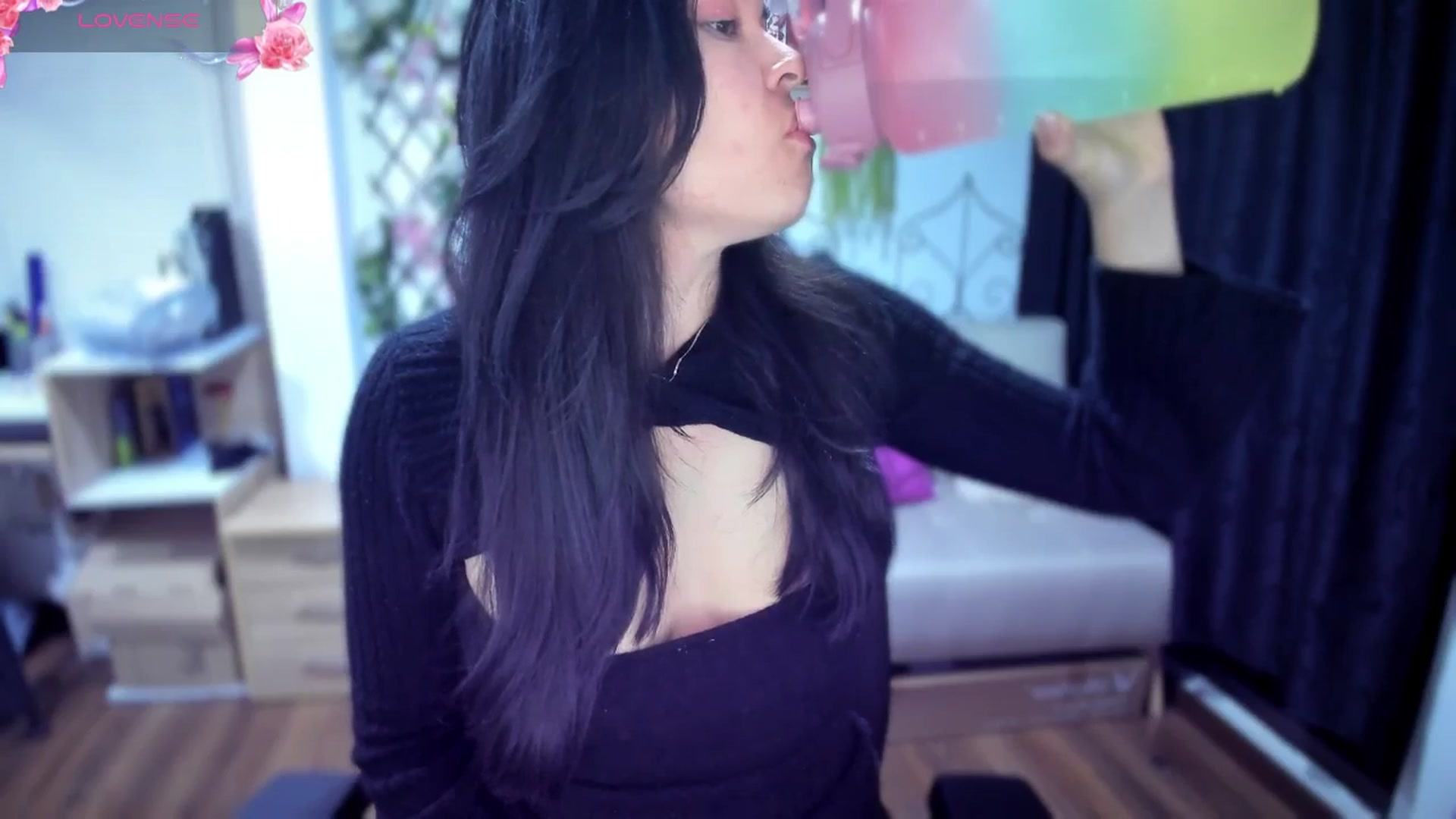 Gallery image thumbnail from LunaLuneraa's myfreecams stream on, 07/21/2025, 07:44 image 11 of 20