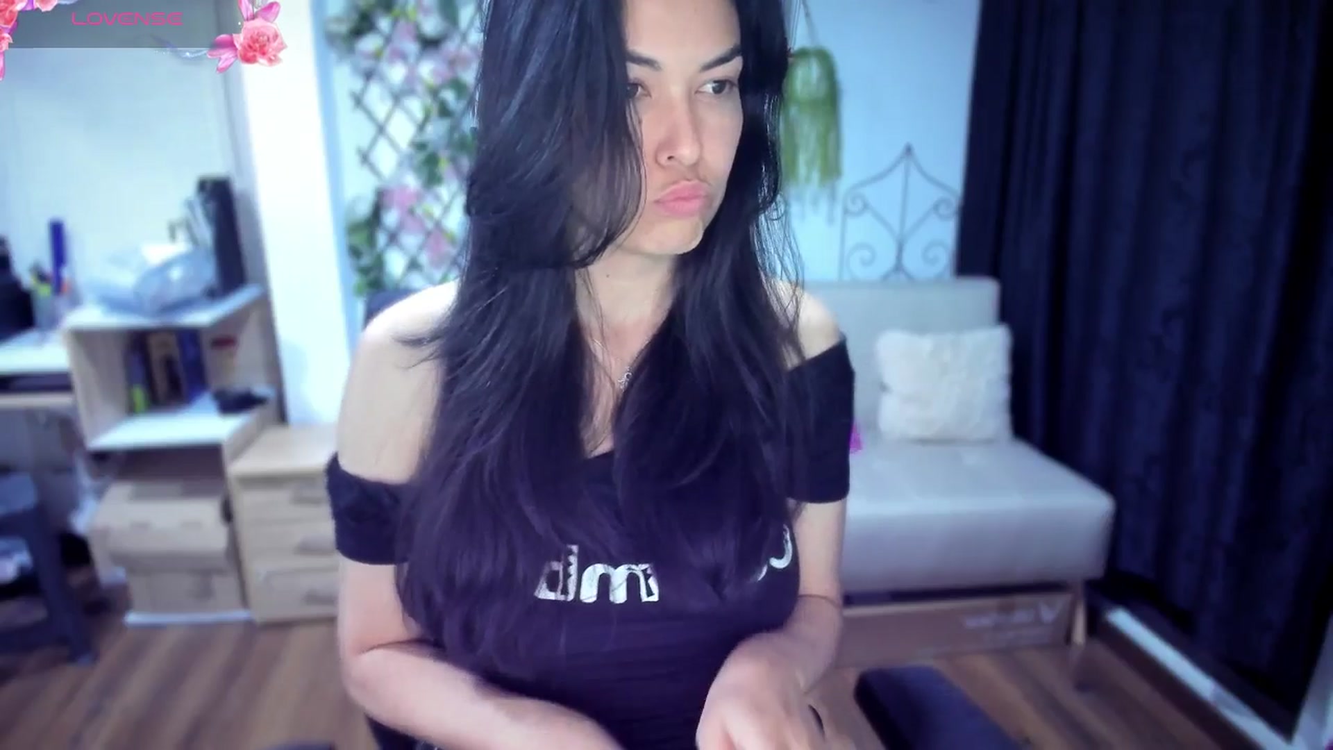 Gallery image thumbnail from LunaLuneraa's myfreecams stream on, 07/24/2025, 09:05 image 6 of 20