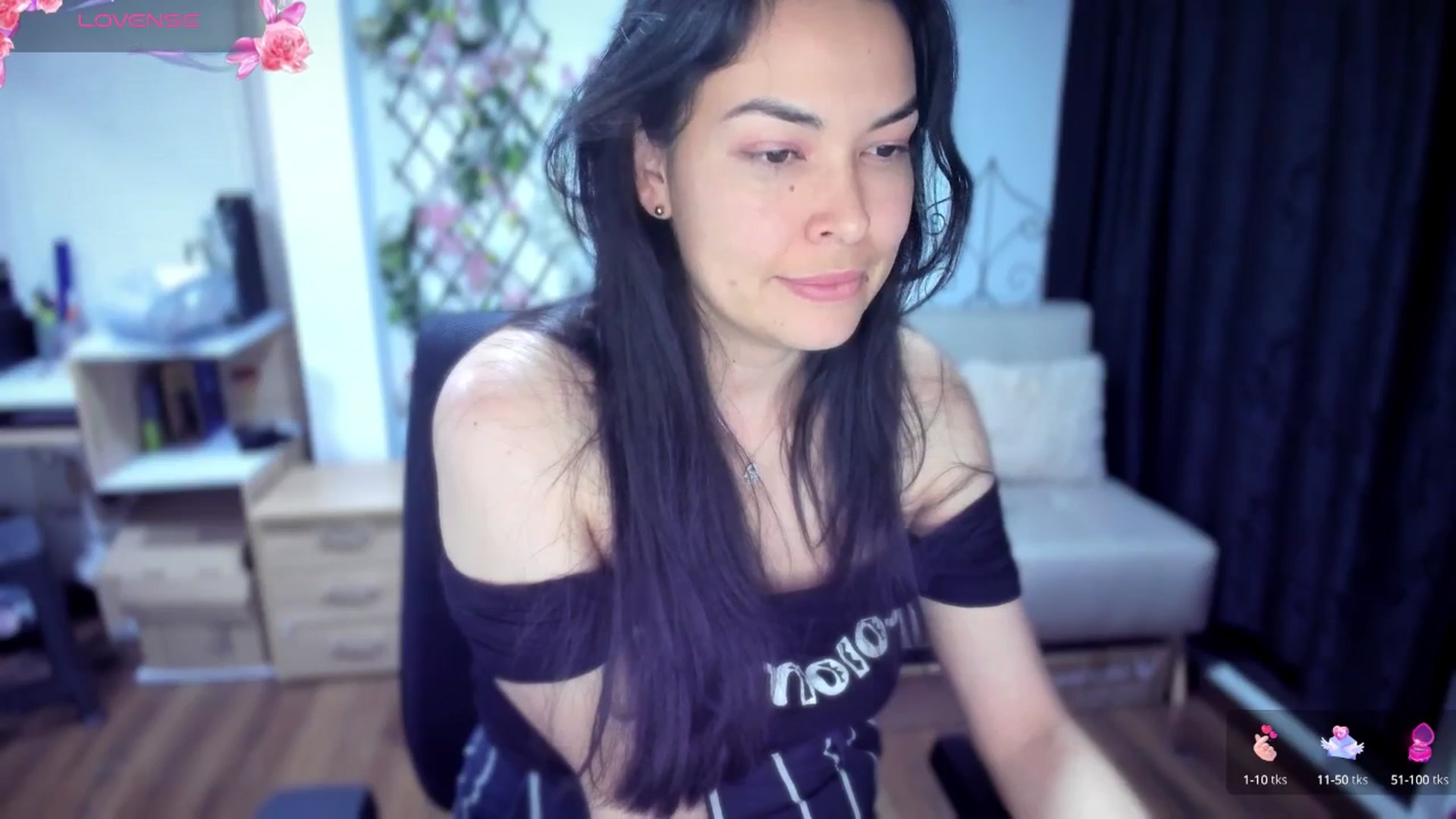 Gallery image thumbnail from LunaLuneraa's myfreecams stream on, 07/24/2025, 09:05 image 19 of 20