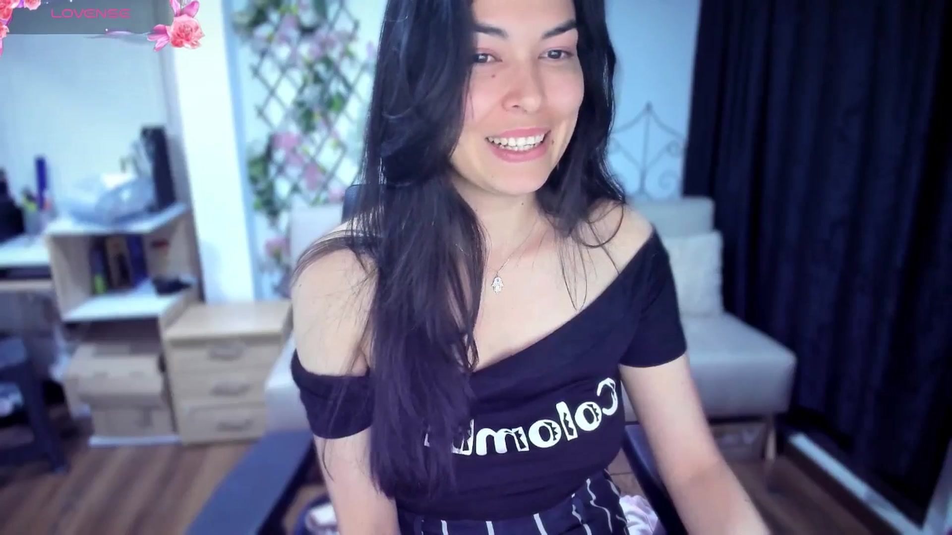 Gallery image thumbnail from LunaLuneraa's myfreecams stream on, 07/24/2025, 09:05 image 14 of 20